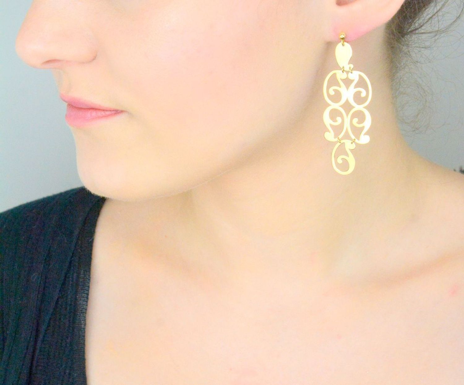 Kolczyki damskie złote 585 wiszące ażurki OR ZO 73 Złote kolczyki zostały wykonane z wysokiej jakości złota próby 585. Złote kolczyki ażurowe, kunsztownie wykonane to idealny prezent 1.jpg